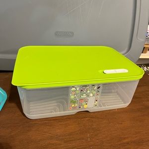 New Tupperware.  XL Large Fridge Smart Container.  Holds 2 1/2 Gallon